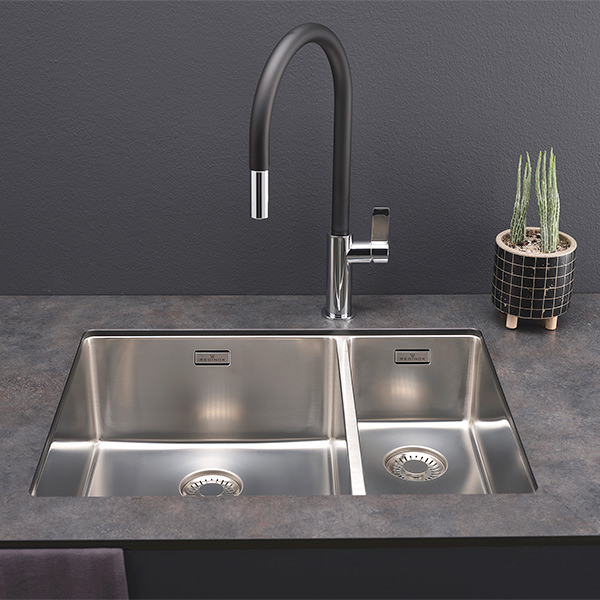 Reginox New York Stainless Steel Kitchen Sink with Waste and Overflow - 1.5 Bowl