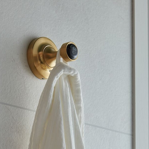Alternate image of Vado Axbridge Traditional Robe Hook