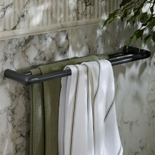 Alternate image of Vado Zoo Contemporary 600mm Wide Solid Brass Towel Rail