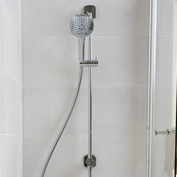 Flova Fusion Diamond Chrome Slide Rail with Integral Wall Outlet and Flow Control